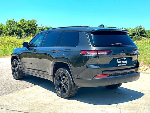 Used 2024 Jeep Grand Cherokee L Limited w/ Black Appearance Package AWD/4WD image 6