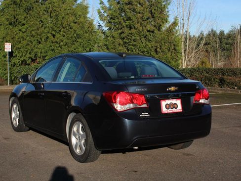 Used 2016 Chevrolet Cruze LT w/ Technology Package image 4