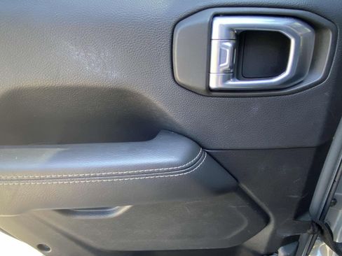 Used 2021 Jeep Gladiator Overland w/ Popular Equipment Package image 15