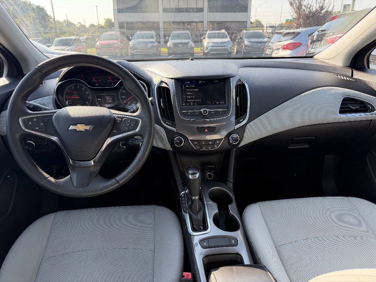 Used 2019 Chevrolet Cruze LT FWD image 17