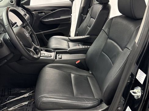 Used 2022 Honda Pilot Touring image 9
