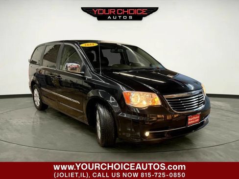 Used 2011 Chrysler Town & Country Touring-L image 10