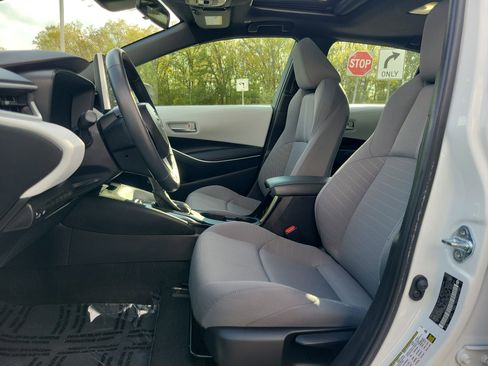 Certified 2025 Toyota Corolla SE w/ SE Premium Package FWD image 20