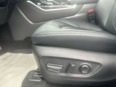 New 2026 Toyota Highlander Platinum AWD/4WD image 16