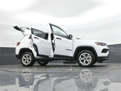 Used 2025 Jeep Compass Sport image 51