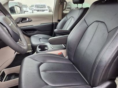 Used 2024 Chrysler Pacifica Touring-L