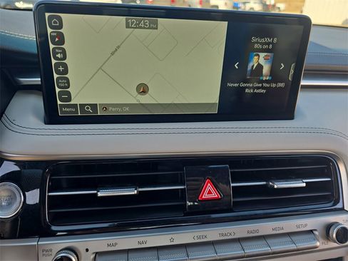 Used 2025 Genesis G70 2.5T image 22