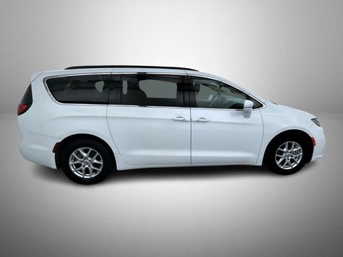 Used 2022 Chrysler Pacifica Touring-L FWD image 4