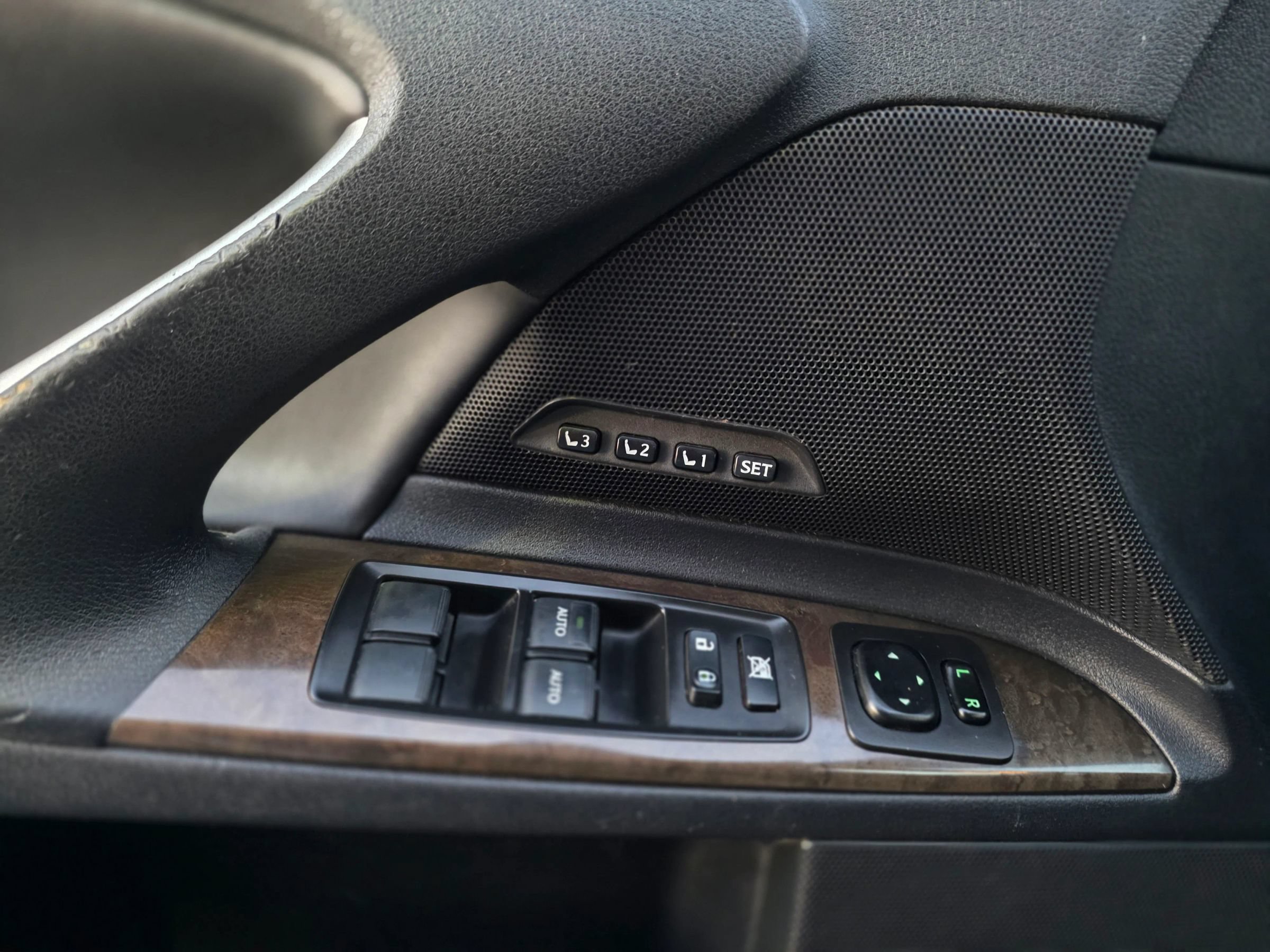 Used 2010 Lexus IS 350C w/ Luxury Pkg RWD image 19