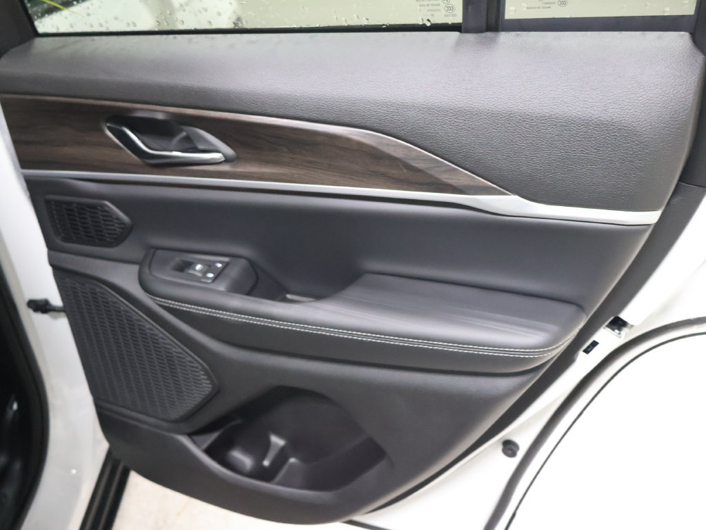 New 2027 Jeep Grand Cherokee Limited AWD/4WD image 16