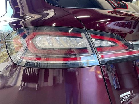 Used 2022 Lincoln Nautilus Reserve image 18