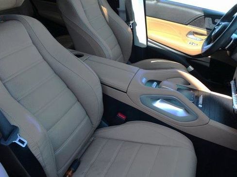 Used 2024 Mercedes-Benz GLS 580 4MATIC image 8