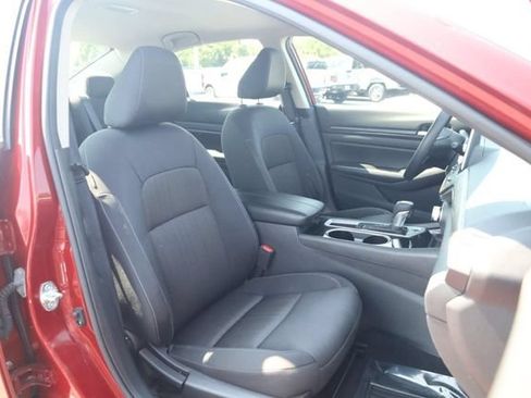Used 2024 Nissan Altima 2.5 SV FWD image 20