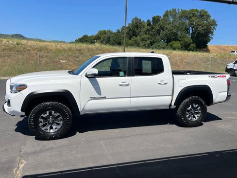 Certified 2023 Toyota Tacoma TRD Off-Road AWD/4WD image 7