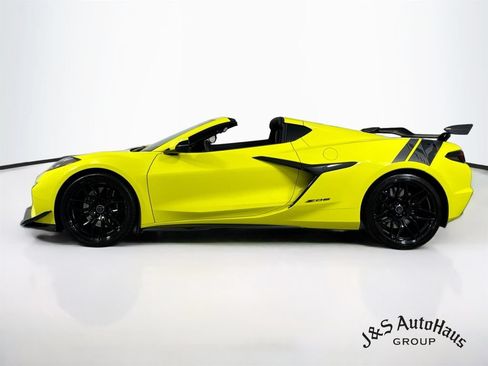 Used 2024 Chevrolet Corvette Z06 RWD image 4