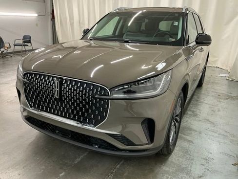 Used 2025 Lincoln Aviator 2WD image 7