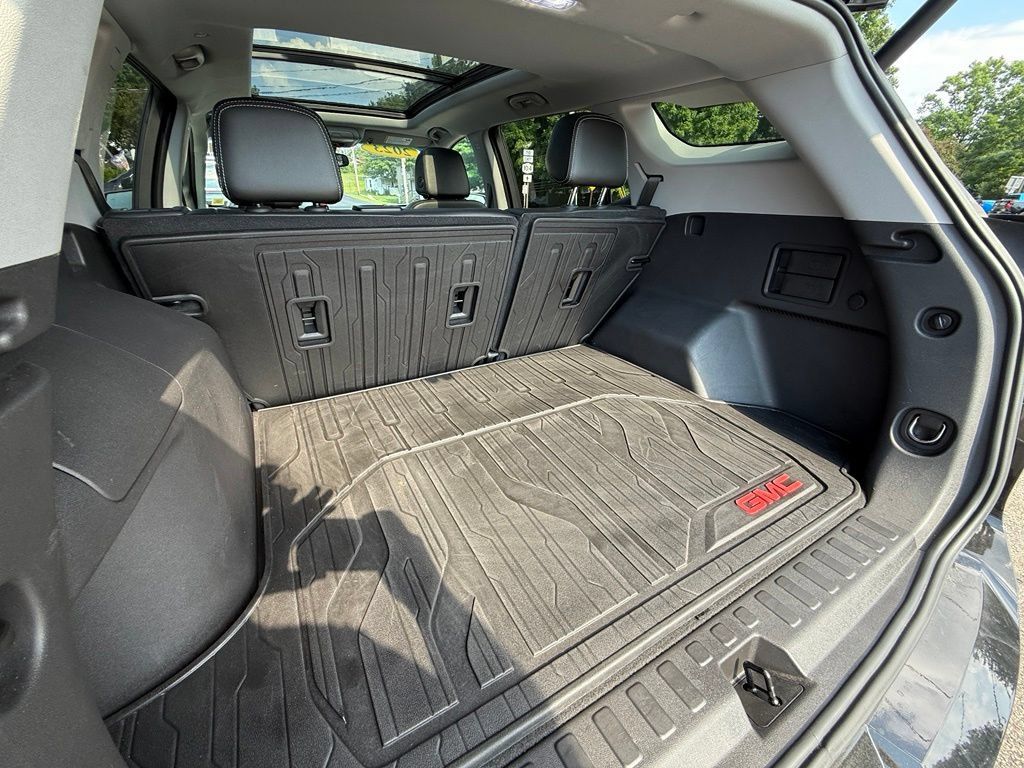Used 2023 GMC Terrain SLT w/ Elevation Edition AWD/4WD image 28