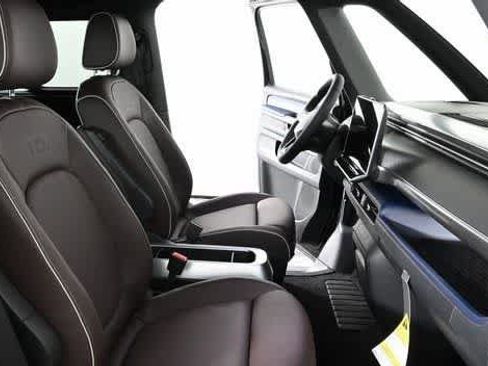 New 2025 Volkswagen ID. Buzz Pro S RWD image 28
