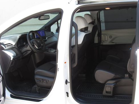 Used 2026 Toyota Sienna XSE AWD/4WD image 14
