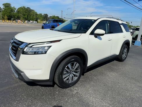 Used 2023 Nissan Pathfinder SL AWD/4WD image 4