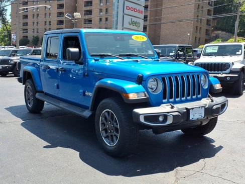 Certified 2020 Jeep Gladiator Overland AWD/4WD image 3