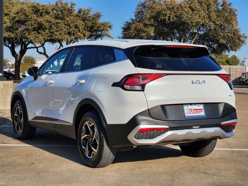 Used 2024 Kia Sportage LX image 4