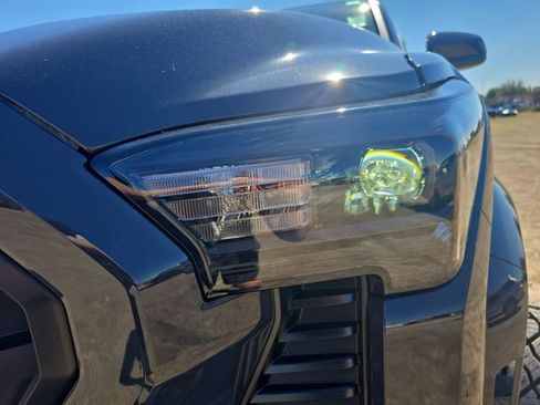 Used 2025 Toyota Tacoma SR5 image 29
