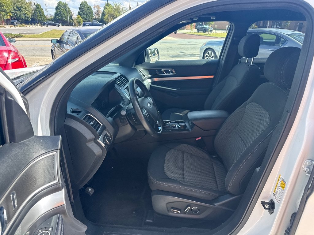 Used 2017 Ford Explorer XLT AWD/4WD image 11
