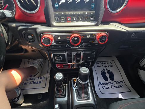 Used 2020 Jeep Gladiator Rubicon AWD/4WD image 11