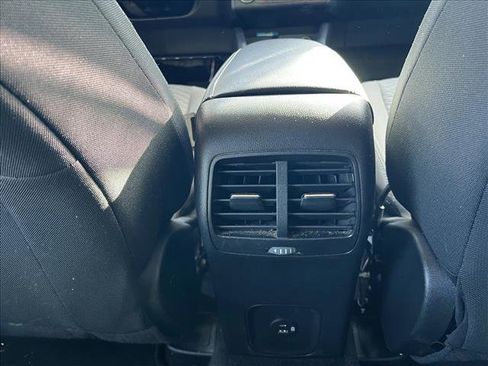 Used 2020 Ford Escape SE image 18