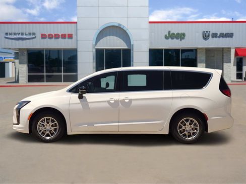 New 2027 Chrysler Pacifica Select w/ Family Tech Group FWD image 3