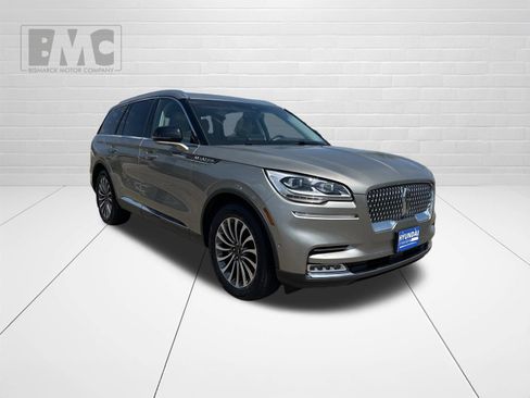 Used 2023 Lincoln Aviator Reserve w/ Equipment Group 201A AWD/4WD image 2