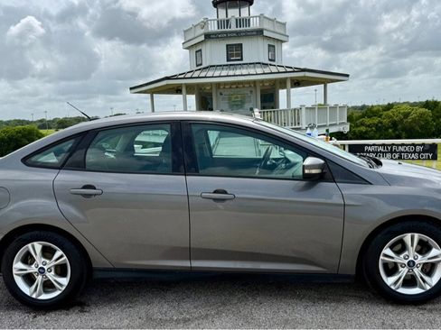 Used 2014 Ford Focus SE FWD image 4