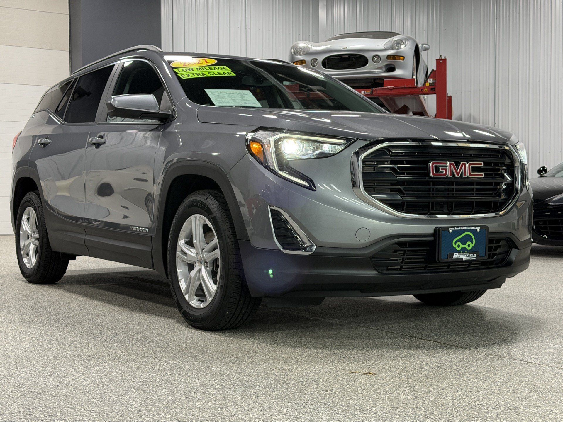Certified 2021 GMC Terrain SLE w/ Driver Convenience Package FWD image 5