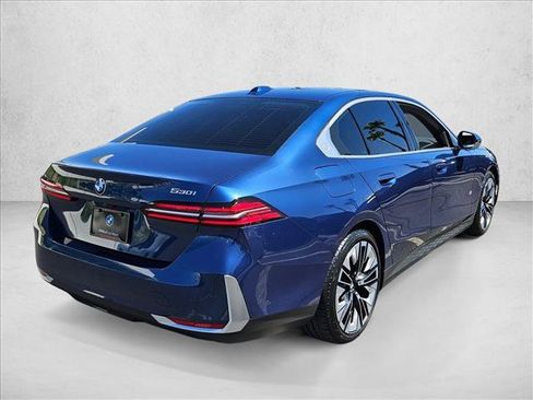 Certified 2024 BMW 530i w/ Convenience Package RWD image 5