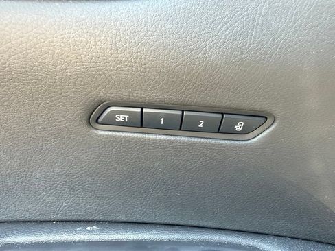 Used 2025 Cadillac XT6 Luxury AWD/4WD image 12