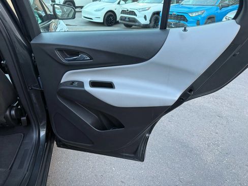 Used 2020 Chevrolet Equinox LS image 28