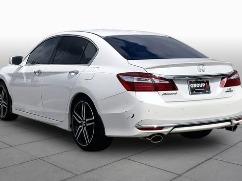 Used 2016 Honda Accord Touring image 12