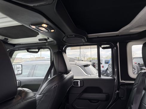 Used 2021 Jeep Wrangler Unlimited Sahara image 21