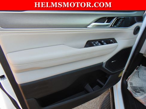 Certified 2025 Jeep Wagoneer 4WD image 23