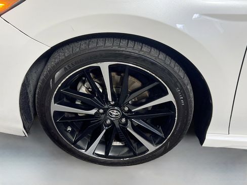 Used 2019 Toyota Camry XSE w/ Navigation Package FWD image 13
