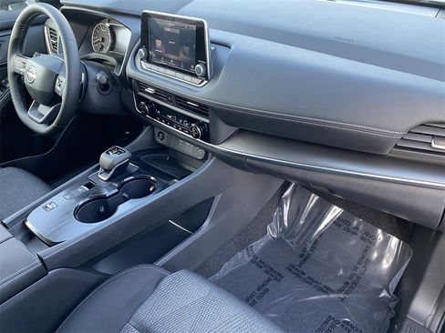 New 2026 Nissan Rogue SV image 10