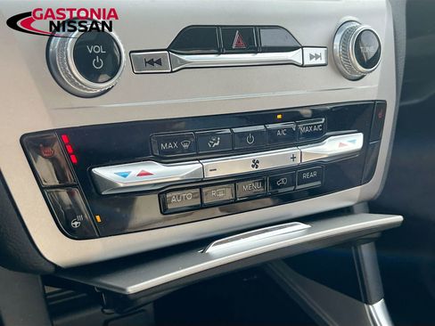 Used 2022 Ford Explorer XLT w/ Equipment Group 202A image 21