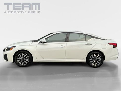 Used 2023 Nissan Altima 2.5 SV image 4