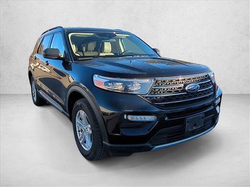 Used 2024 Ford Explorer XLT w/ Equipment Group 202A image 3