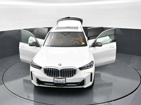 Used 2025 BMW X5 xDrive50e w/ Executive Package AWD/4WD image 33