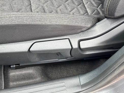 Certified 2025 Nissan Kicks SV FWD image 27