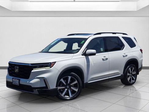 Certified 2025 Honda Pilot Touring image 9