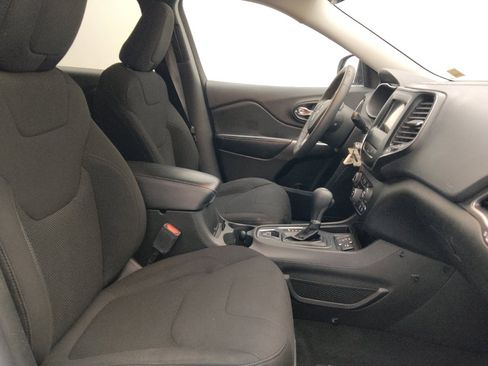 Used 2021 Jeep Cherokee Latitude FWD image 21