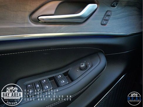 New 2025 Jeep Grand Cherokee Overland w/ Luxury Tech Group IV image 16